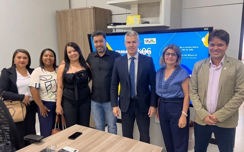 REUNIÃO EM BUSCA DE RECURSOS PARA O NOSSO MUNICÍPIO